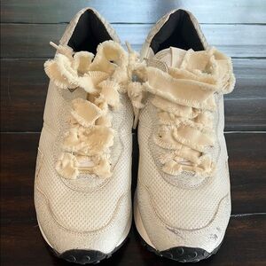P448 Cream Sneakers Breathable Mesh Athletic